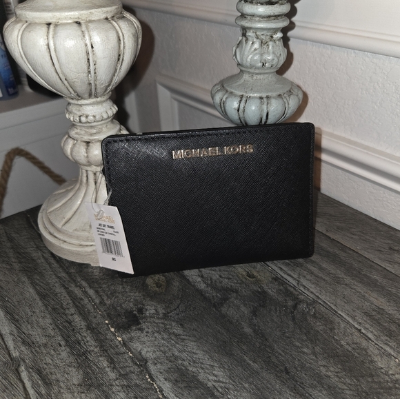 Michael Kors Black Leather Wallet with Gold Logo - Picture 1 of 7
